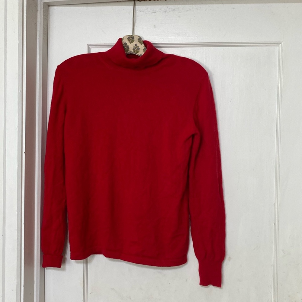 CASHMERE SWEATER